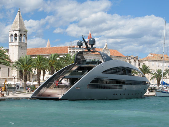 Send us photo of your favorite boat or yacht.